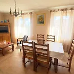 Familial Du Vintrou Feriehus *